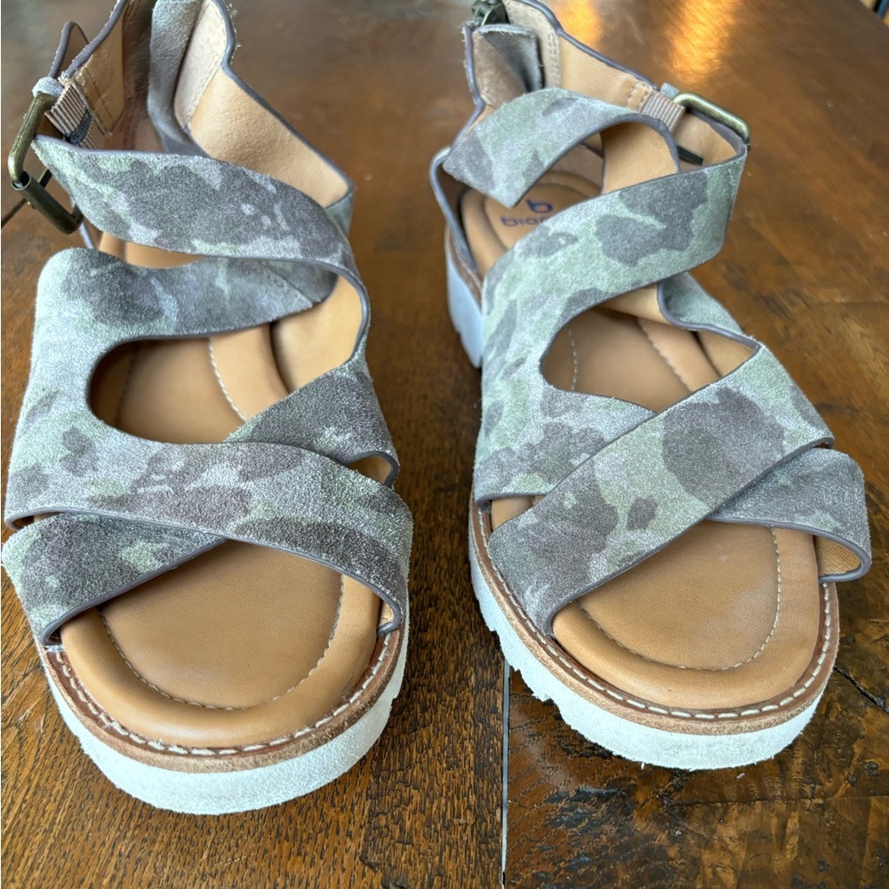 Bionica Women's Dania Sandal. Olive Camouflage Camo. Straps Back Zip. Size 9 - Picture 6 of 12